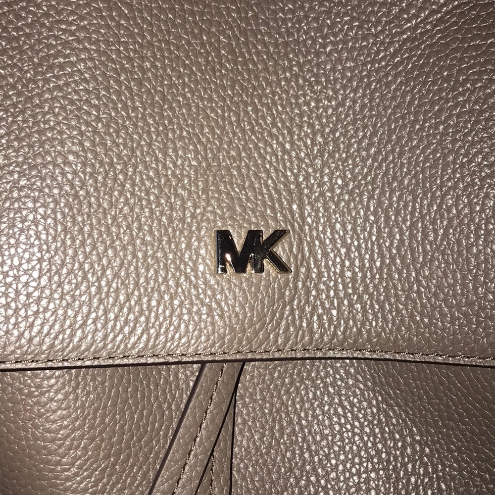 Cute tote!! - Picture 3 of 5